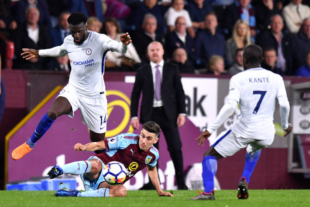 更折射出他 更折射出他